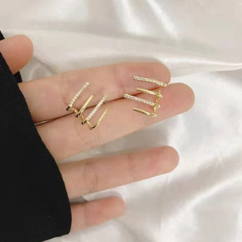 4 Claw Huggie Earring
