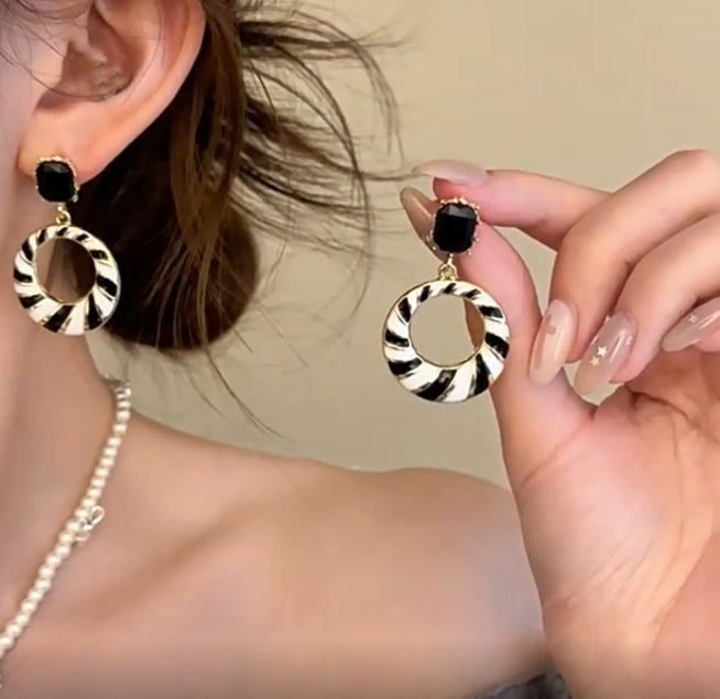 STRIPED DROP KOREAN EARRINGS