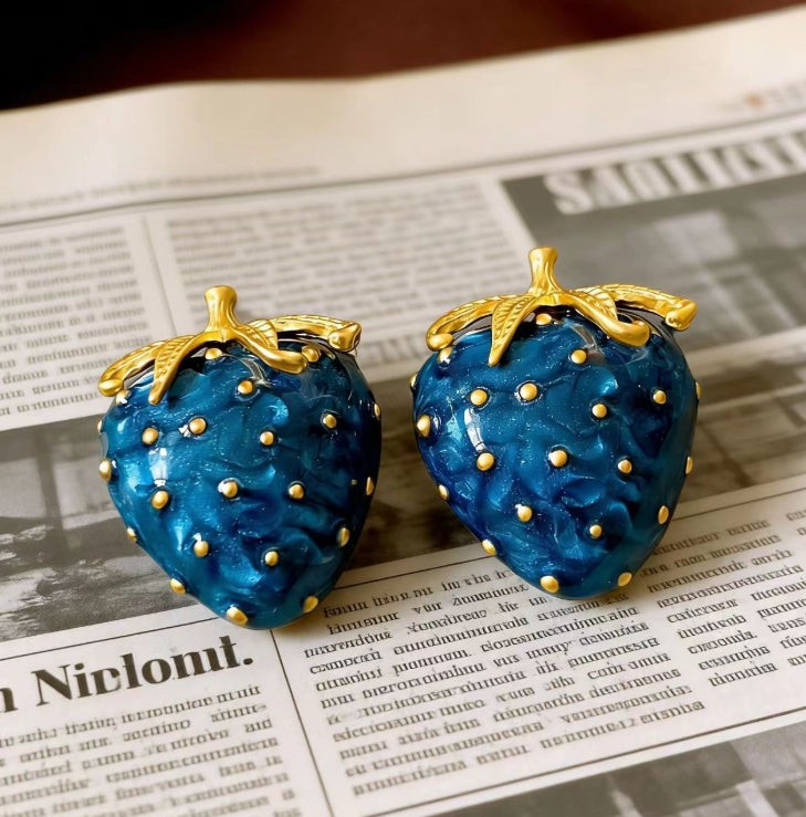 STRAWBERRY POLK DOT STUD EARRINGS