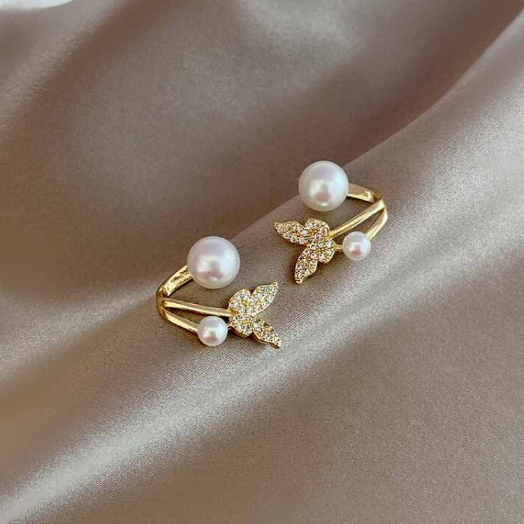Butterfly Pearl stud Earring