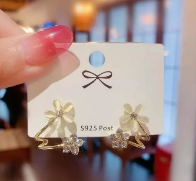 2 Flower Huggie Earring