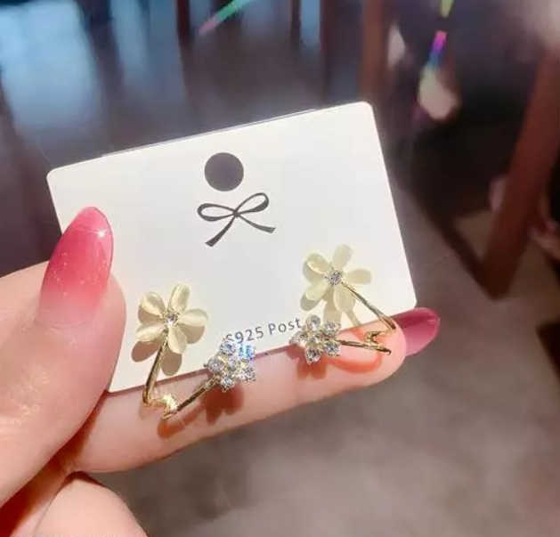 2 Flower Huggie Earring