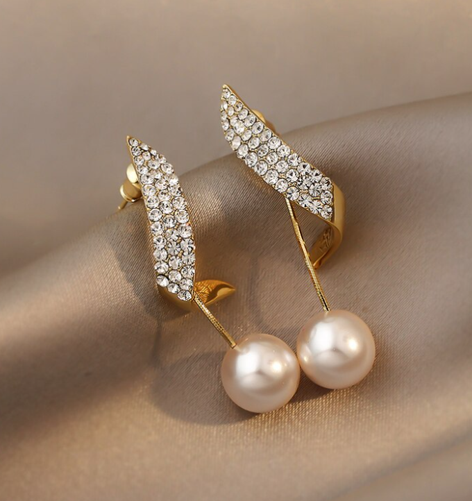 Pearl Drop Earring