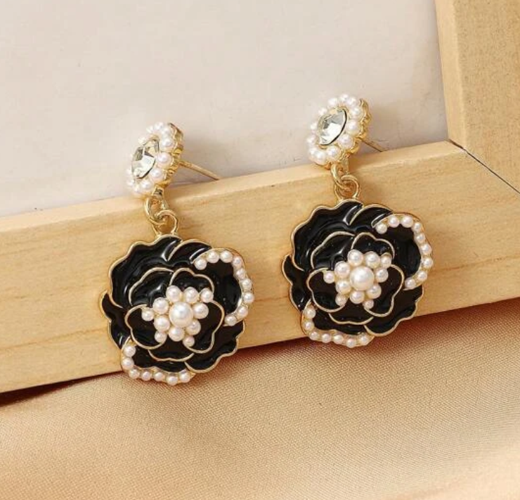 Flower Pearl Drop Earring