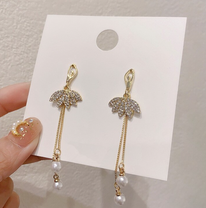 Dancing Girl Tassel / Drop Earring
