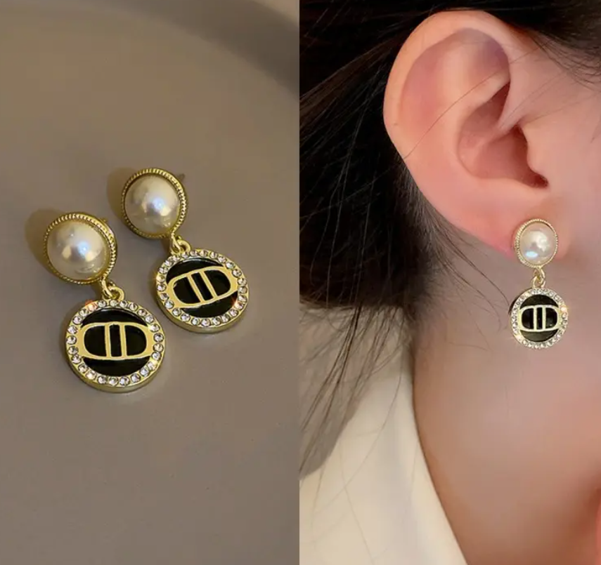 Pearl Drop / Stud Earring