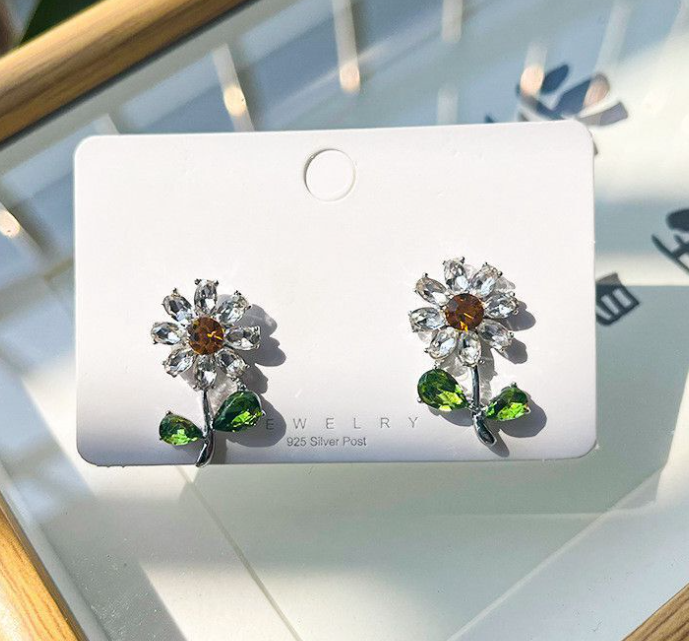 AD Stone Flower Stud Earring