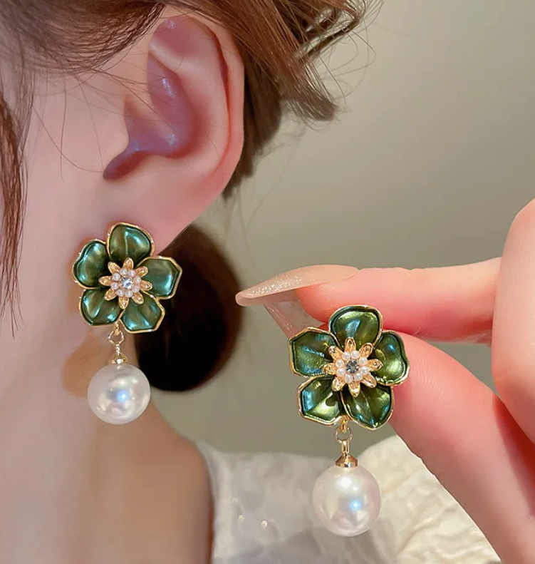 Pearl Drop Flower Earring