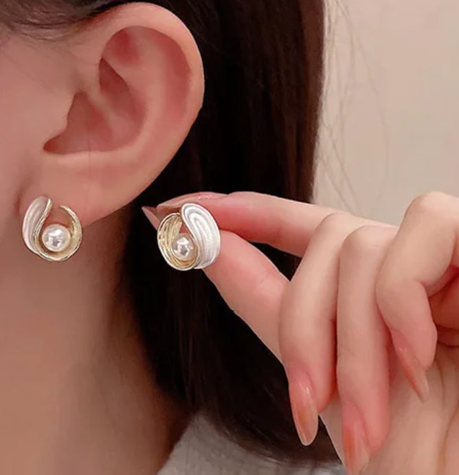 Pearl Shell Stud Earring