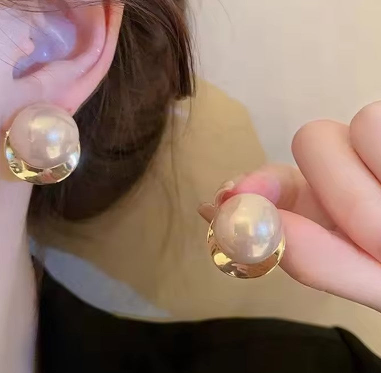 Pearl Stud Earring
