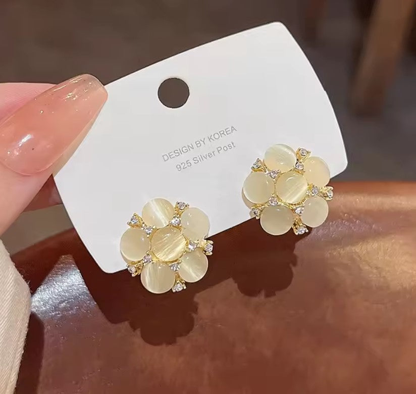 FLOWER STUD EARRINGS