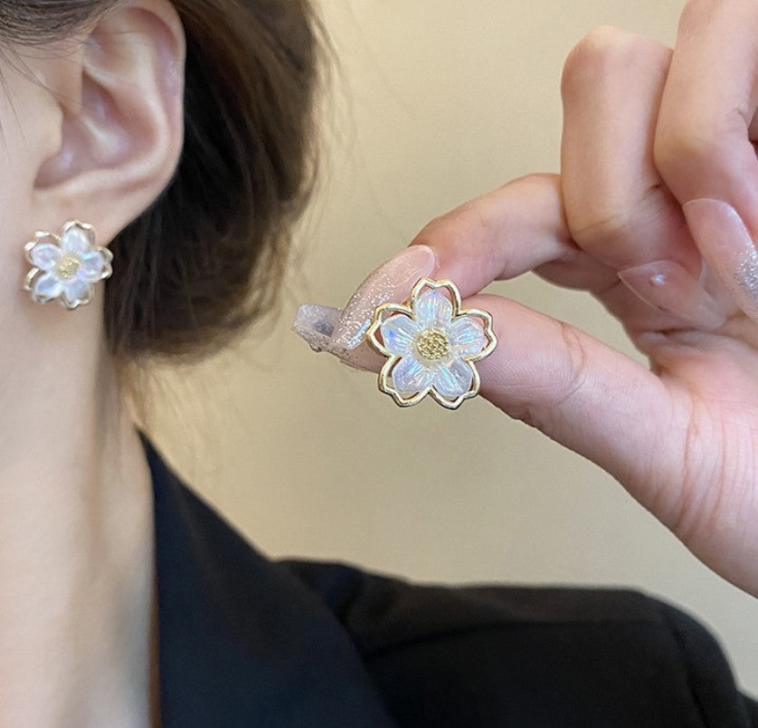 GOLDEN WHITE FLOWER STUD KOREAN EARRINGS FOR WOMEN & GIRLS