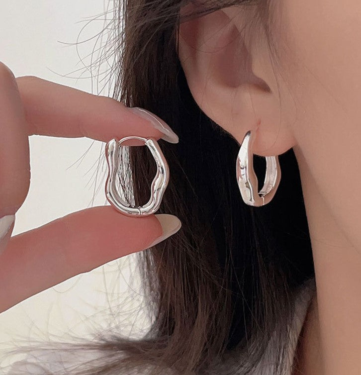 SILVER TWISTED ROUND KOREAN HOOP EARRINGS