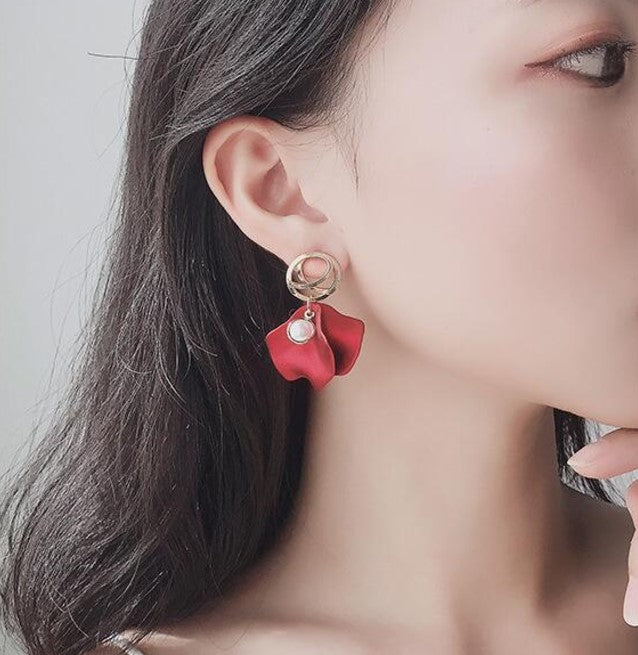 RED FLOWER PEARLS KOREAN DROP EARRINGS