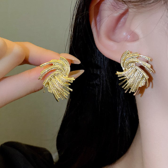 GOLD SWIRL DESIGN KOREAN STUDS EARRINGS