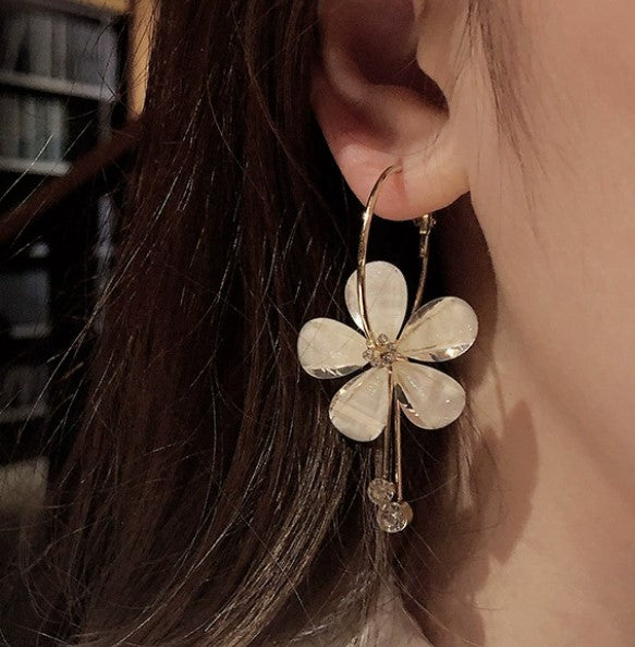 WHITE FLOWER CRYSTAL DROP KOREAN EARRINGS