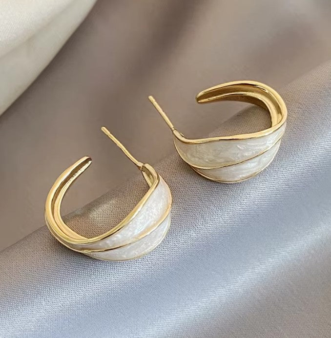 GOLD WHITE TWISTED HOOP KOREAN EARRINGS