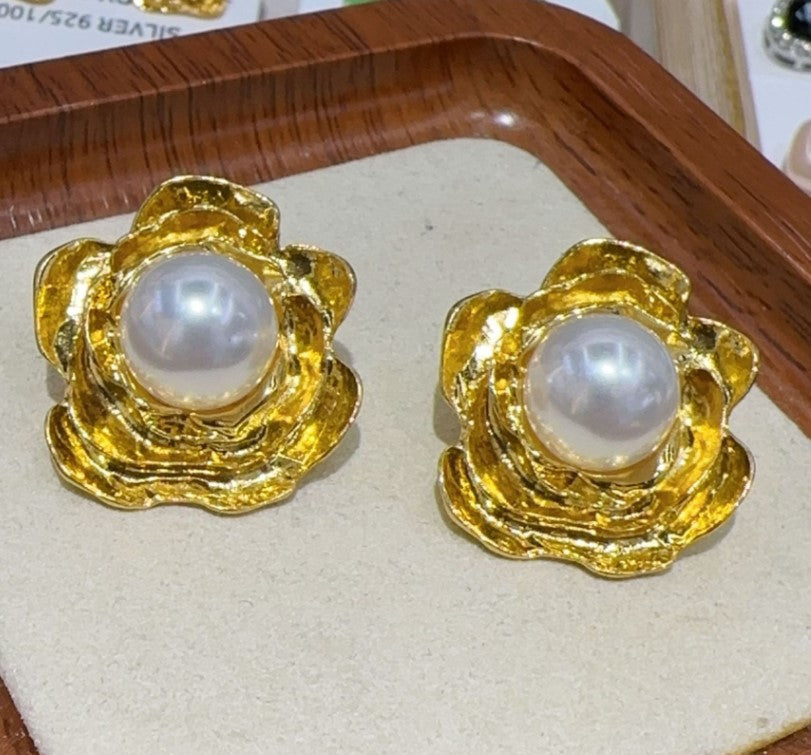 GOLD PEARLS FLOWER KOREAN STUDS EARRINGS