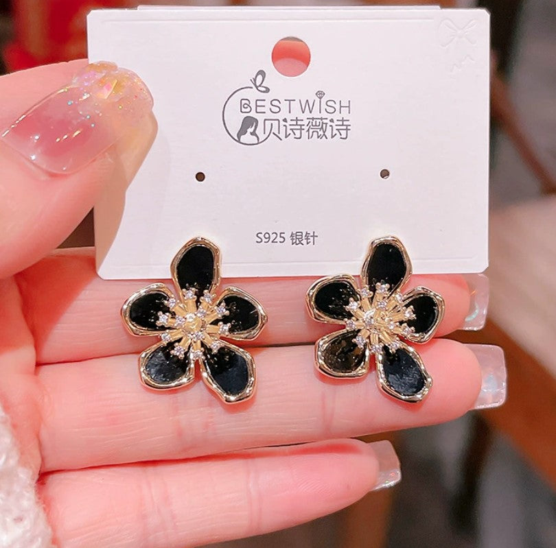 BLACK FLOWER AD STONE DIAMOND KOREAN STUDS EARRINGS