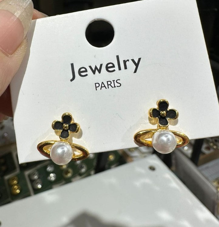 SMALL PEARL FLOWER KOREAN STUD EARRING