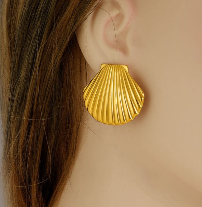 SEASHELL ANTI TARNISH STUDS EARRINGS