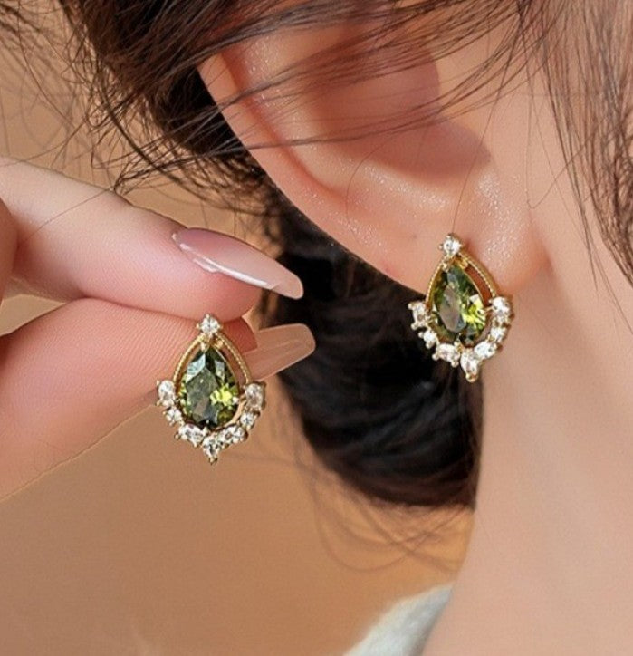 TRADITIONAL AD STONE STUDS KOREAN EARRING