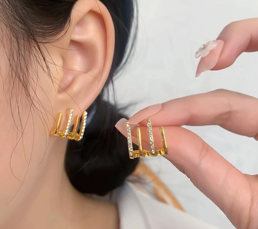 Small 4 Layers Claw Floral Stud Earring