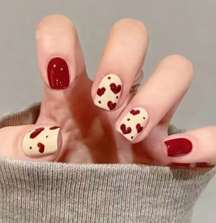 SHORT 24 PC ARTIFICIAL NAILS RED HEART W/ KIT
