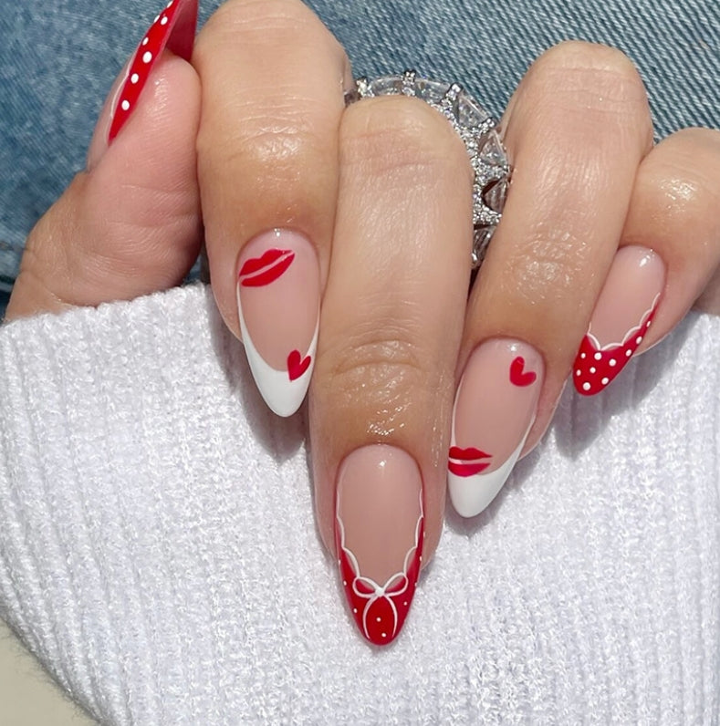 24 PC ARTIFICIAL NAILS NUDE RED LIPS POLKA DOT
