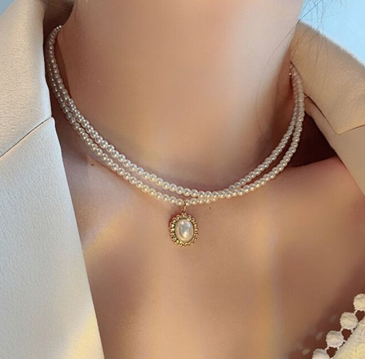 MULTILAYER WHITE PEARL NECKLACE