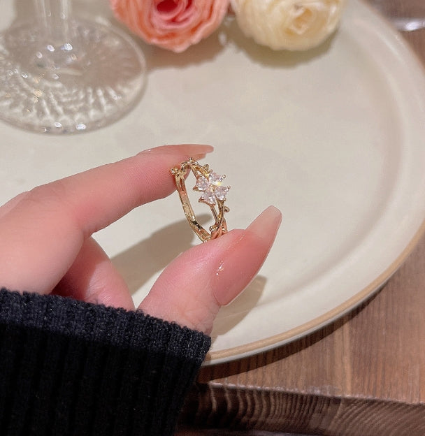 GOLD AD STONE FLOWER RINGS