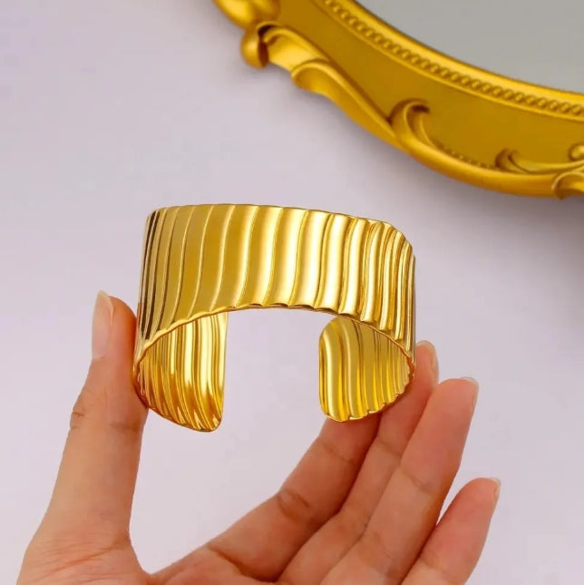 GOLD ANTI TARNISH OPEN CUFF BRACELET