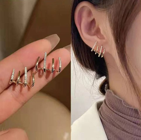 4 Claw Huggie Earring