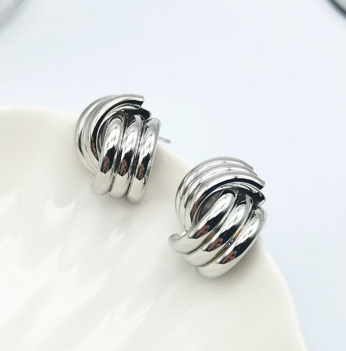 SILVER STUDS KOREAN EARRING