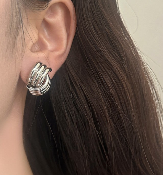 SILVER STUDS KOREAN EARRING