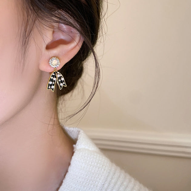 BOW AD STONE DROP KOREAN EARRINGS