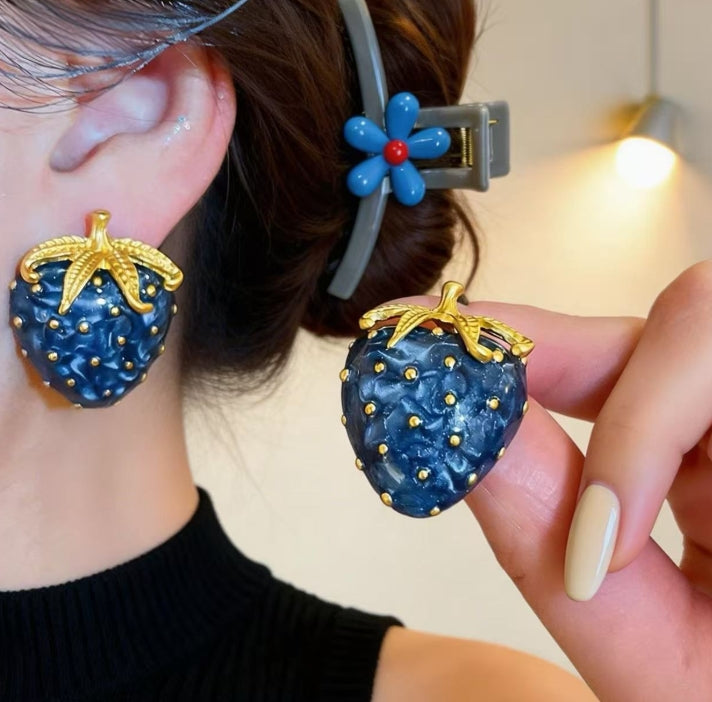STRAWBERRY POLK DOT STUD EARRINGS