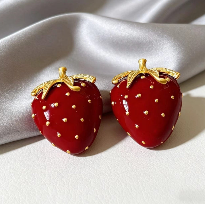 STRAWBERRY POLK DOT STUD EARRINGS