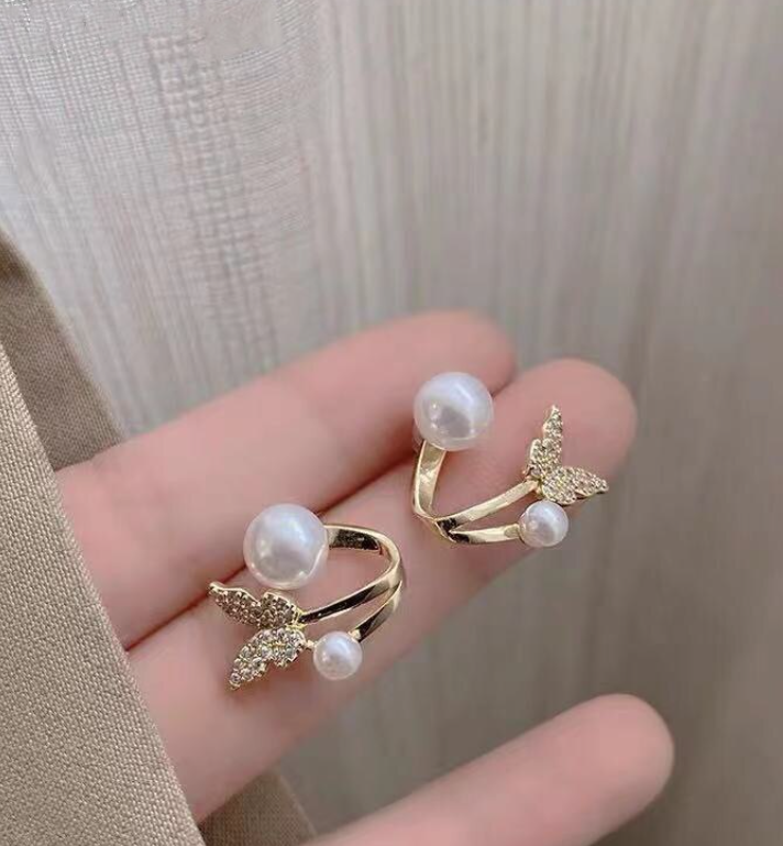 Butterfly Pearl stud Earring