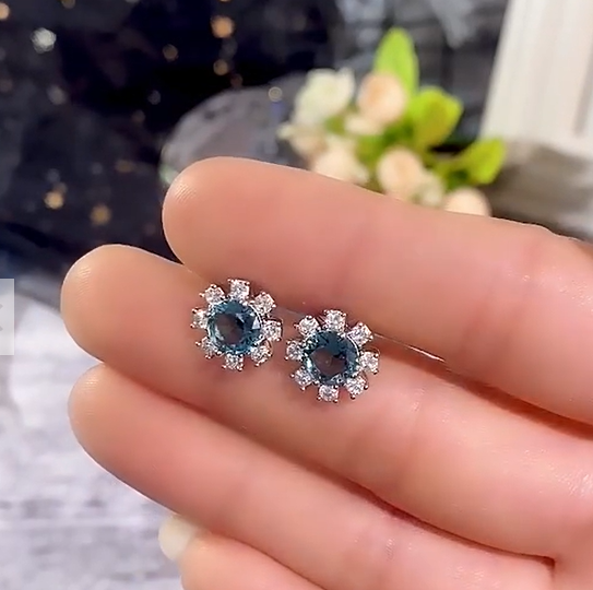 AD Stone Small Stud Earring