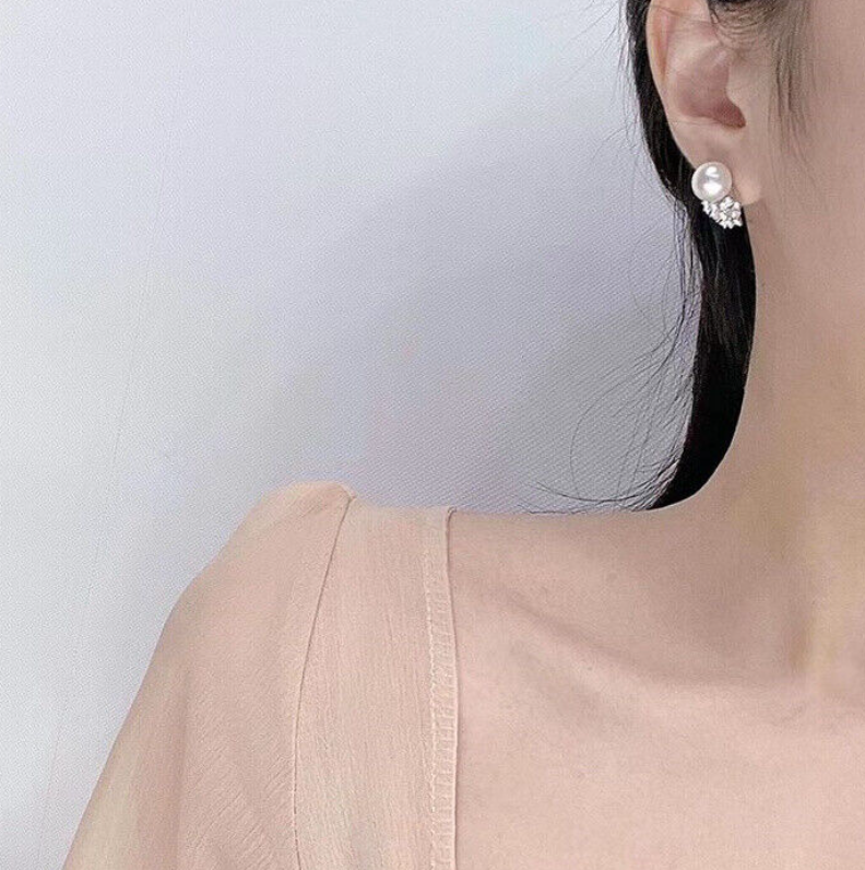 Butterfly Pearl Stud Earring