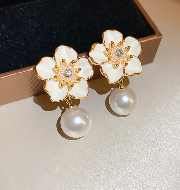 Pearl Drop Flower Earring