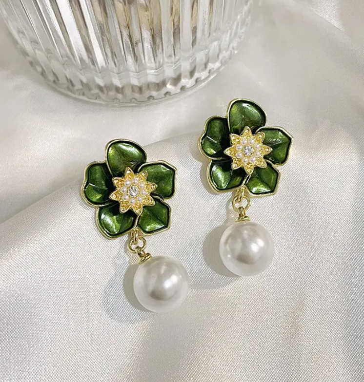 Pearl Drop Flower Earring