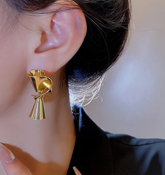 TWISTED S KOREAN CELEBRITY EARRINGS FOR WOMEN & GIRLS