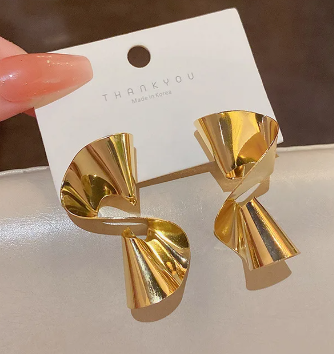 TWISTED S KOREAN CELEBRITY EARRINGS FOR WOMEN & GIRLS