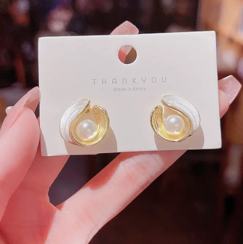 Pearl Shell Stud Earring