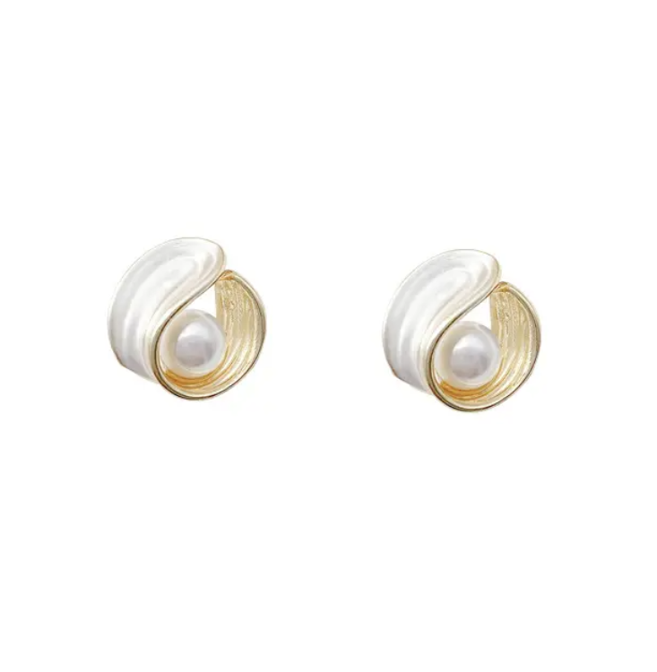 Pearl Shell Stud Earring