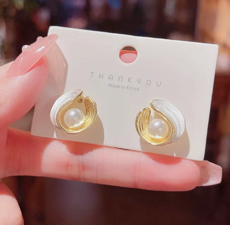 Pearl Shell Stud Earring