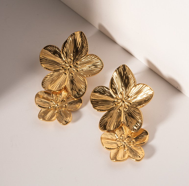GOLD FLOWER DROP EARRINGS