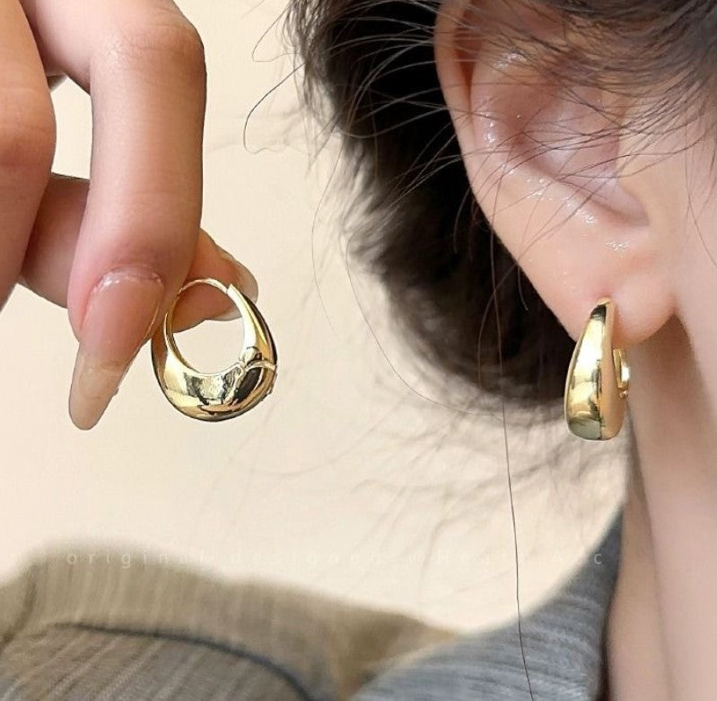 GOLD HOOP EARRING